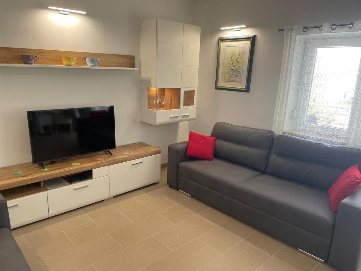 Lory Apartmani Dramalj Buitenkant foto