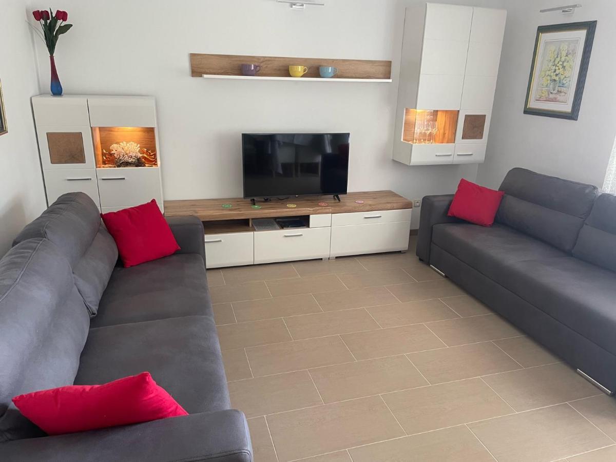 Lory Apartmani Dramalj Buitenkant foto