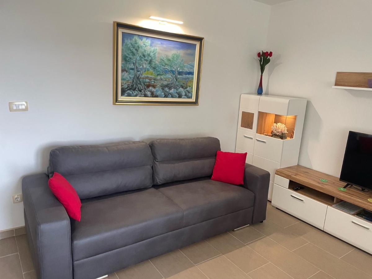 Lory Apartmani Dramalj Buitenkant foto