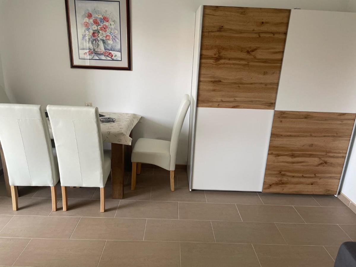Lory Apartmani Dramalj Buitenkant foto