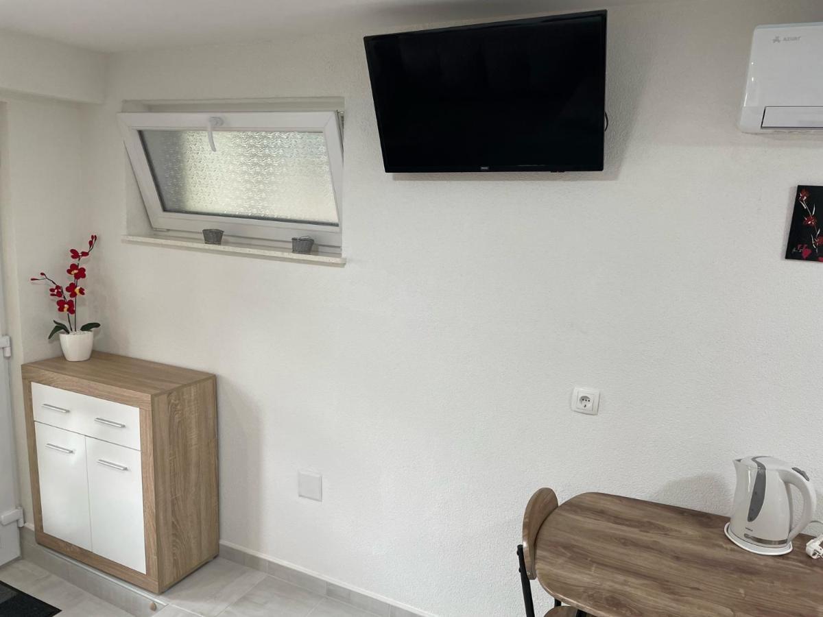 Lory Apartmani Dramalj Buitenkant foto