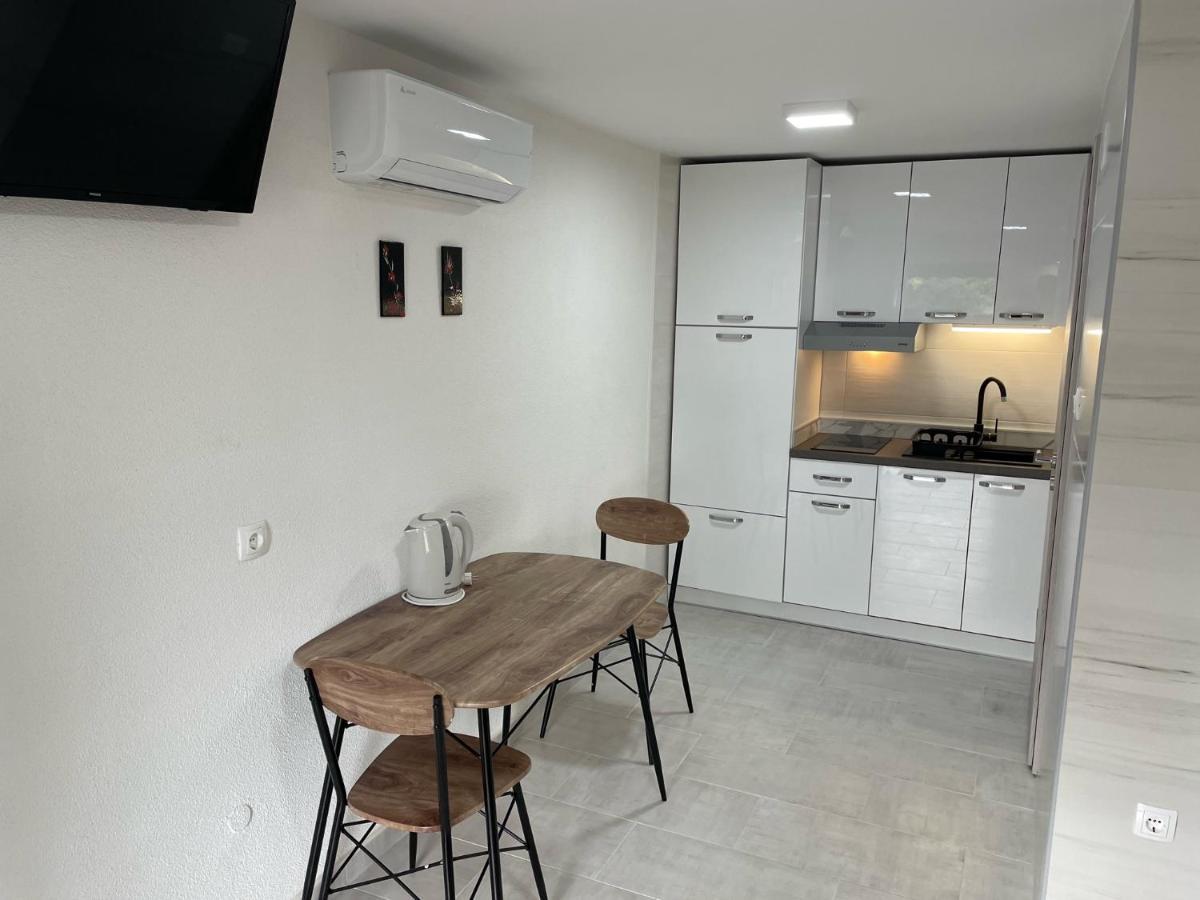 Lory Apartmani Dramalj Buitenkant foto