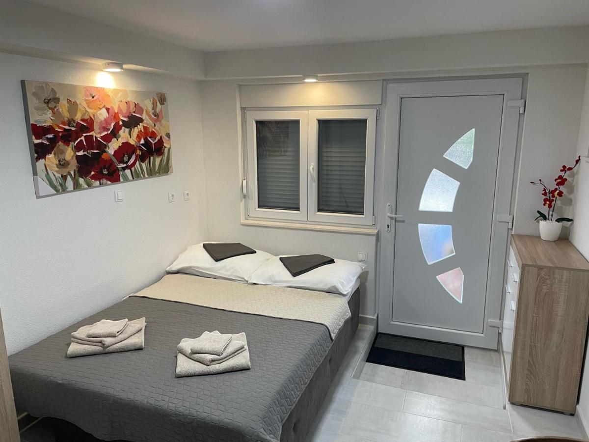 Lory Apartmani Dramalj Buitenkant foto