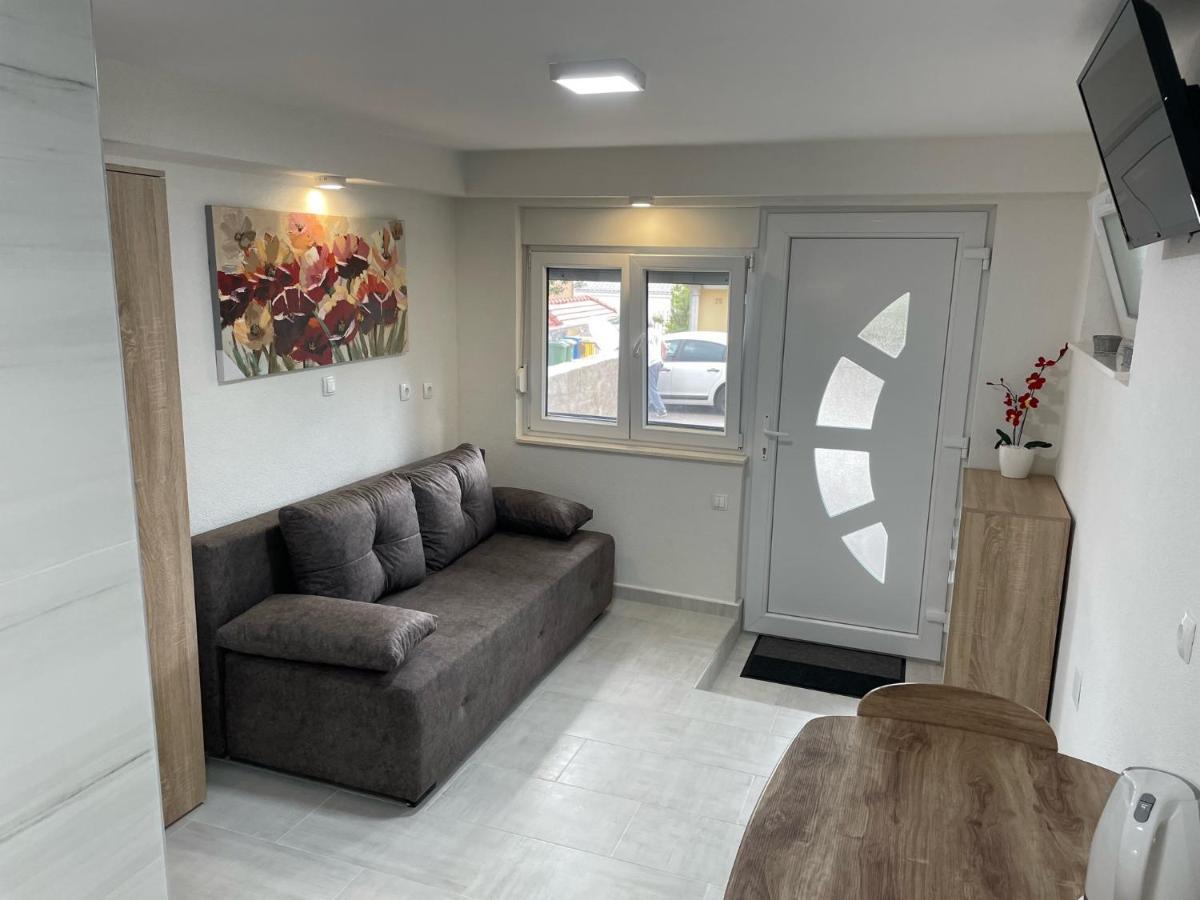 Lory Apartmani Dramalj Buitenkant foto