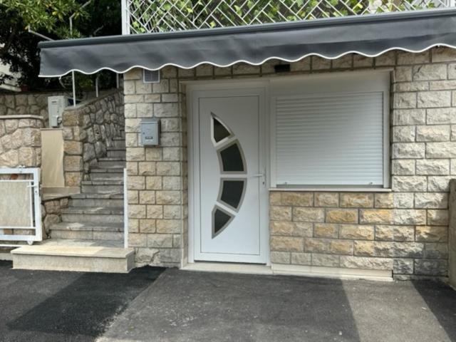 Lory Apartmani Dramalj Buitenkant foto