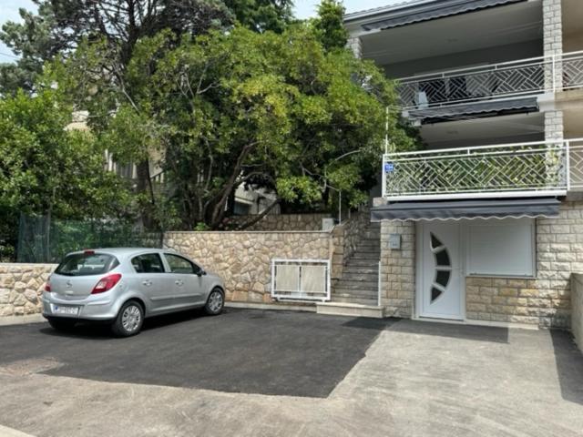 Lory Apartmani Dramalj Buitenkant foto