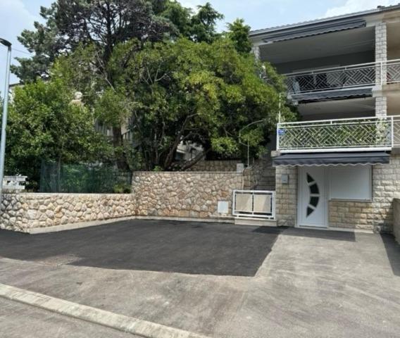 Lory Apartmani Dramalj Buitenkant foto