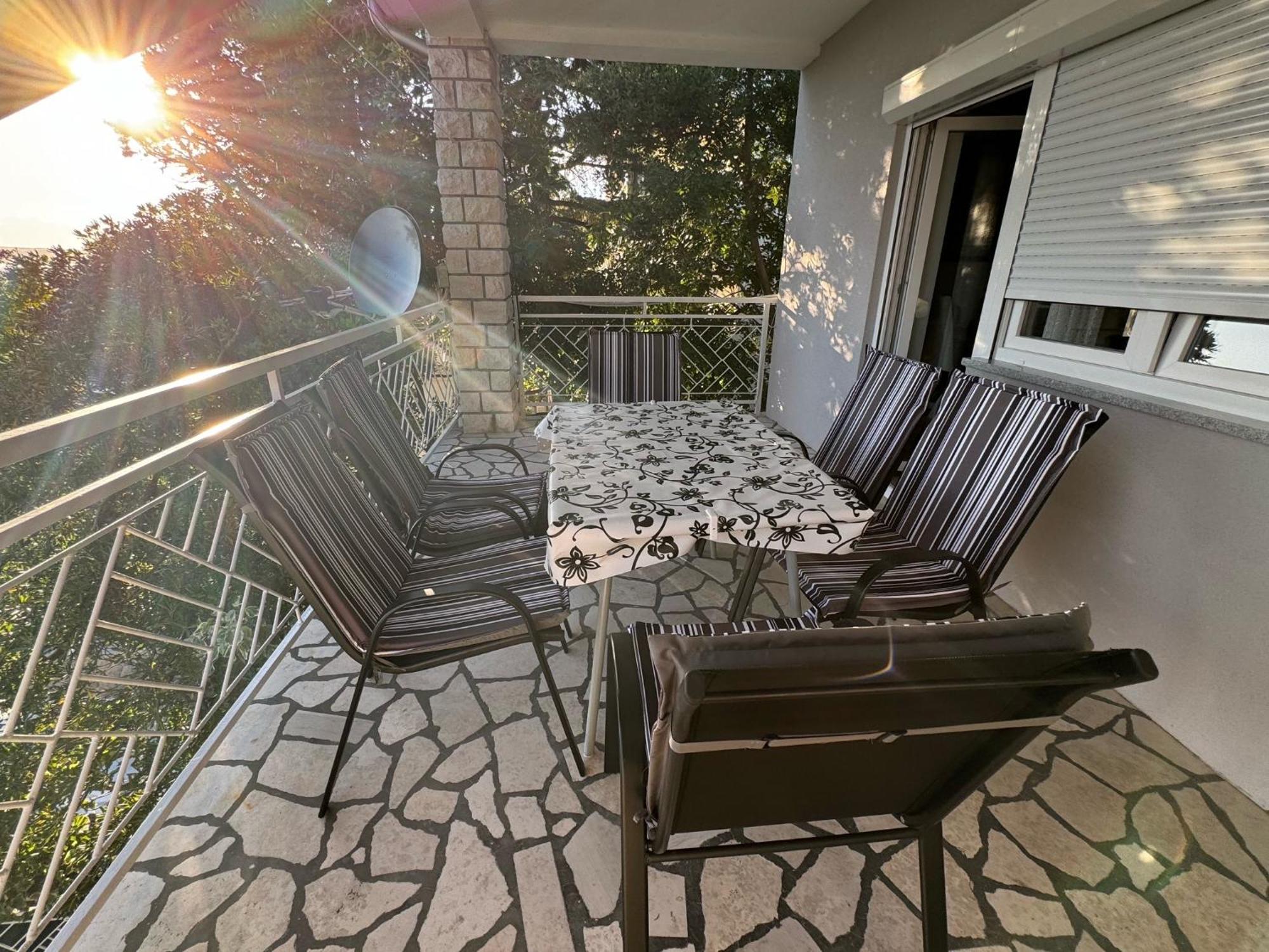 Lory Apartmani Dramalj Buitenkant foto
