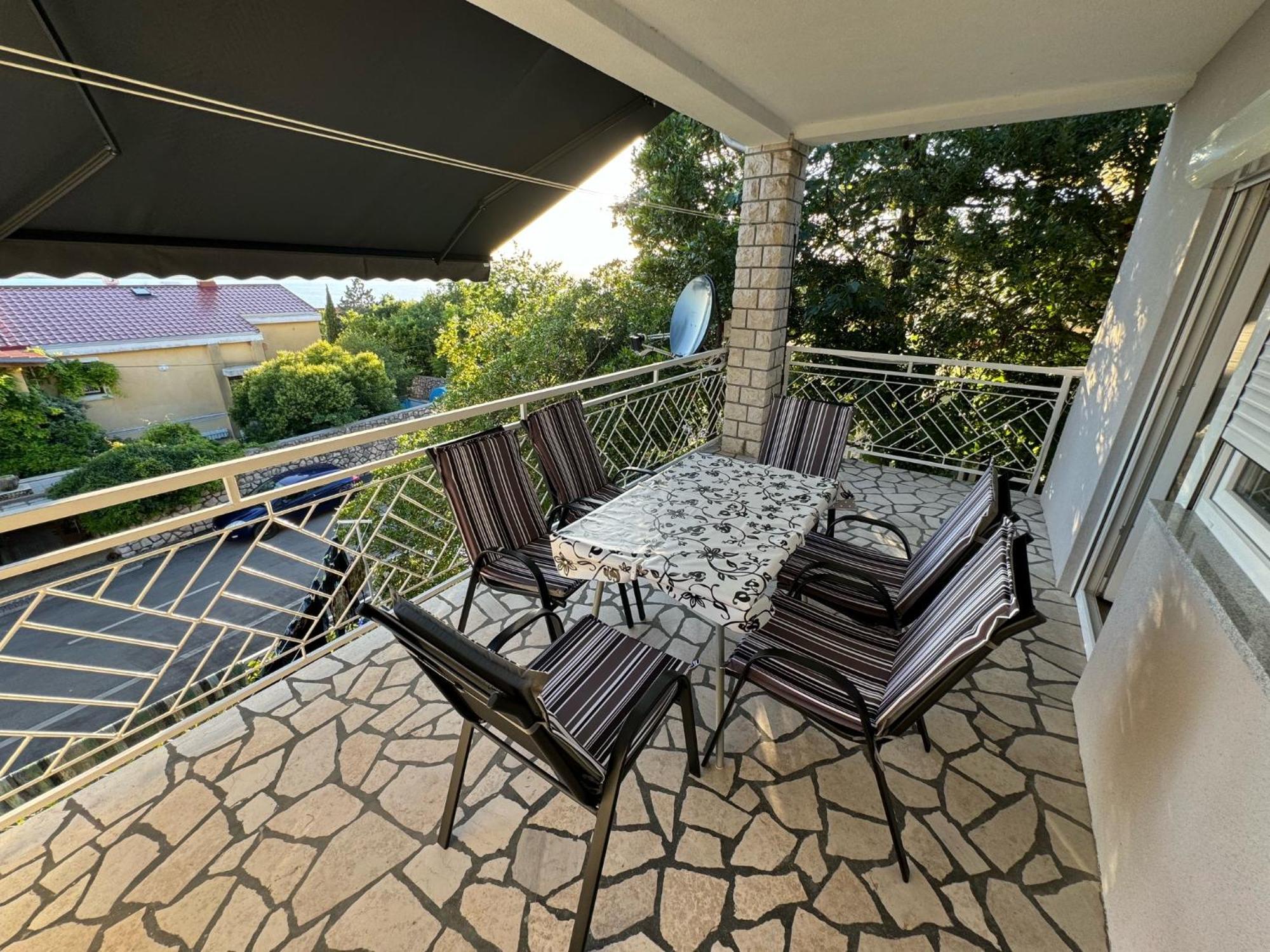 Lory Apartmani Dramalj Buitenkant foto