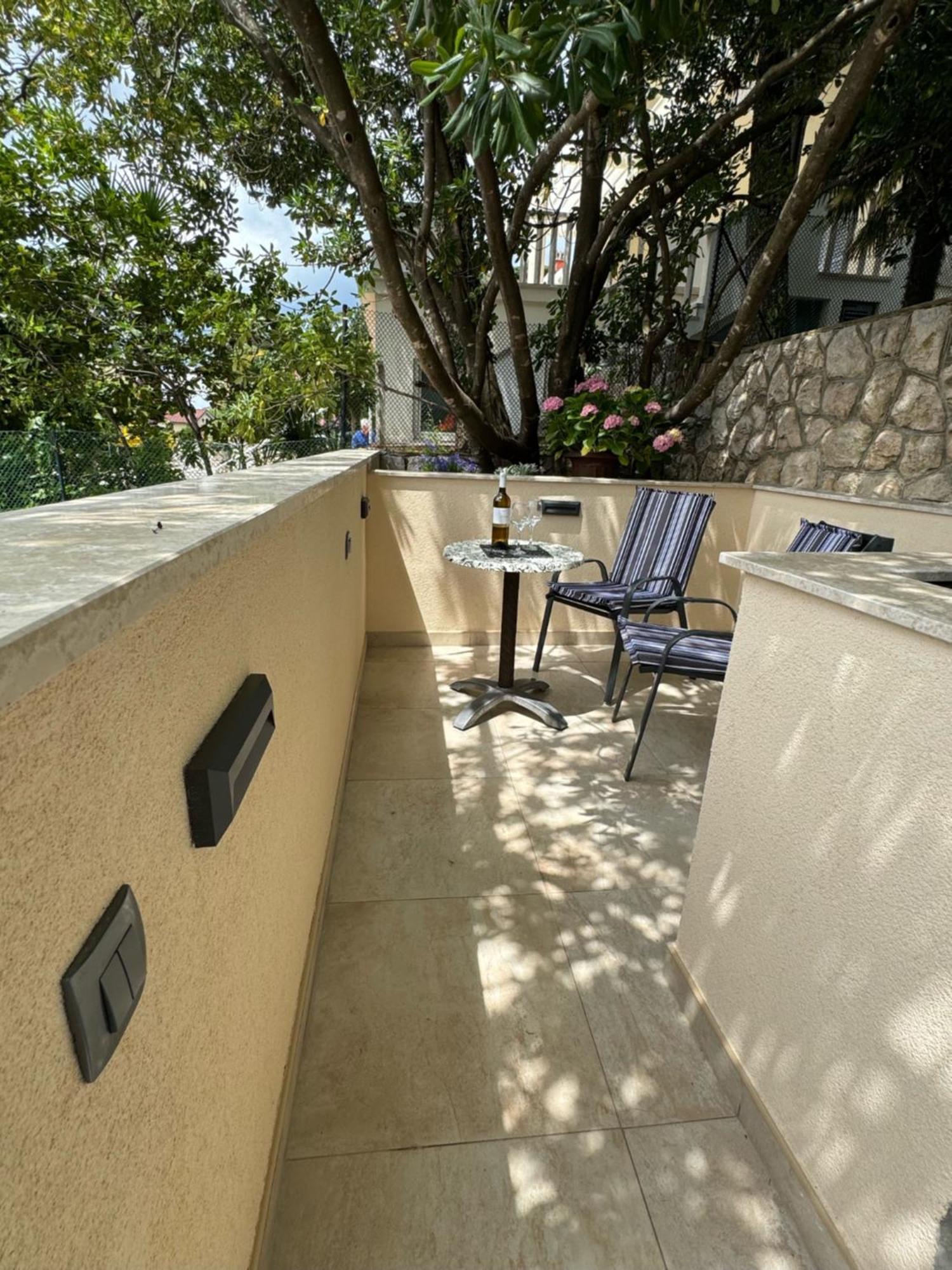 Lory Apartmani Dramalj Buitenkant foto